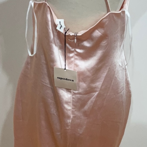 Superdown Billie Drape Midi Dress in Blush Size: M - Picture 6 of 8